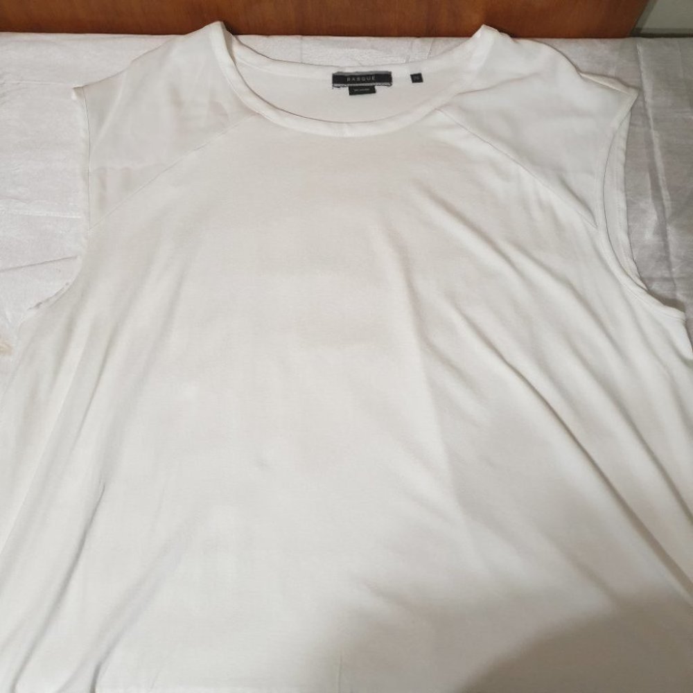 BASQUE AU-20 White Sleeveless Blouse Top Round Neck NWOT - Picture 8 of 11